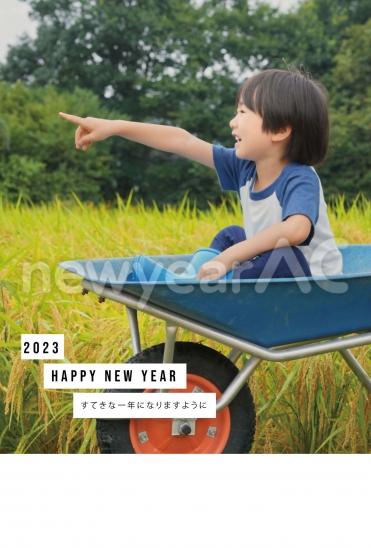 写真フレーム年賀状　写真の上にラベルライター風HAPPY NEW YEAR