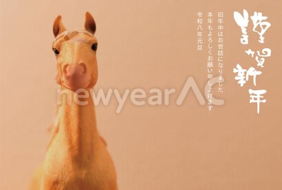 茶色馬の正面を向いた干支年賀状