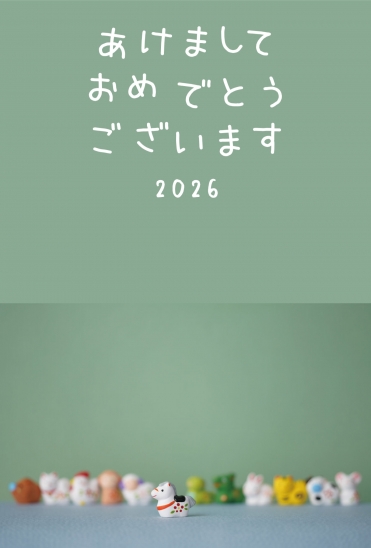 緑背景の干支人形年賀状
