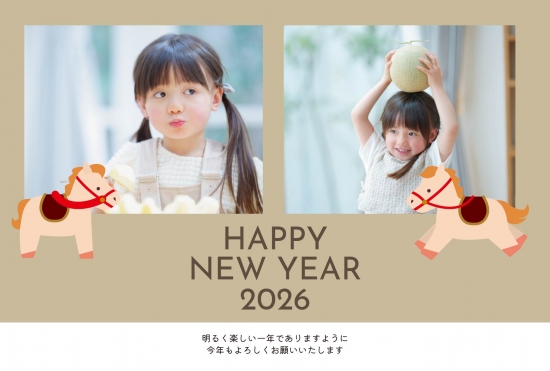 木馬とシンプルなベージュ年賀状2026